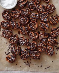 PEANUT BUTTER PRETZEL SANDWICHES