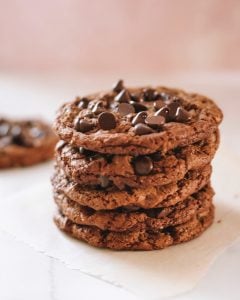 Paleo Crunchy Chocolate Chip Cookies
