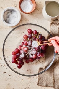 How to Properly Clean Grapes