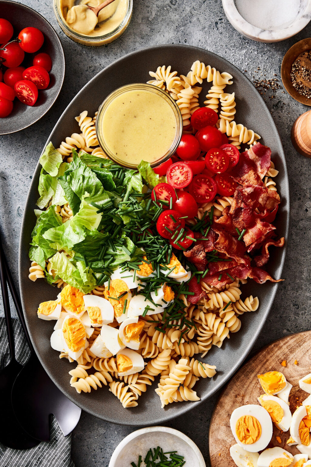 Easy BLTE Pasta Salad with Champagne Vinaigrette Kalejunkie