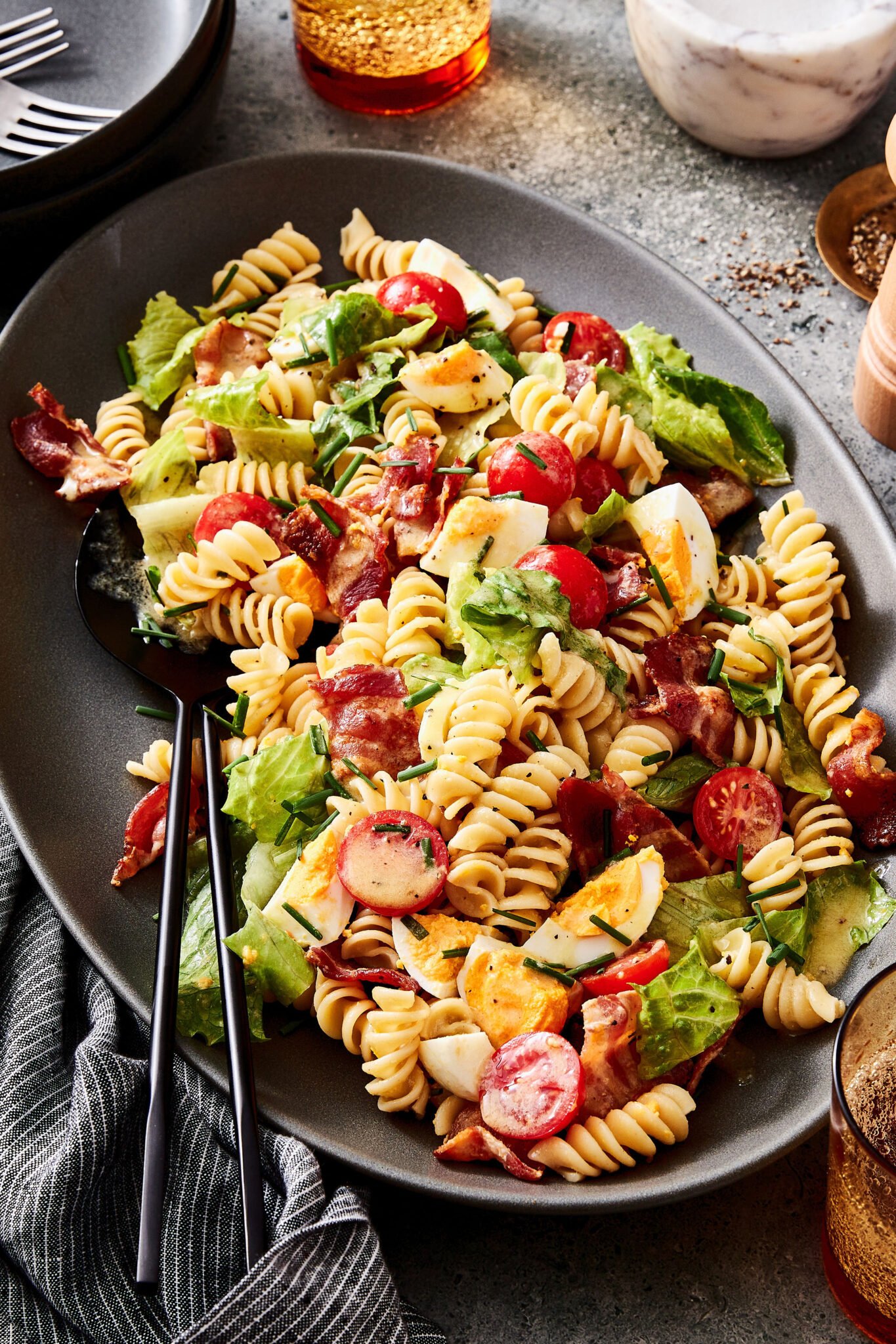 Easy BLTE Pasta Salad with Champagne Vinaigrette Kalejunkie