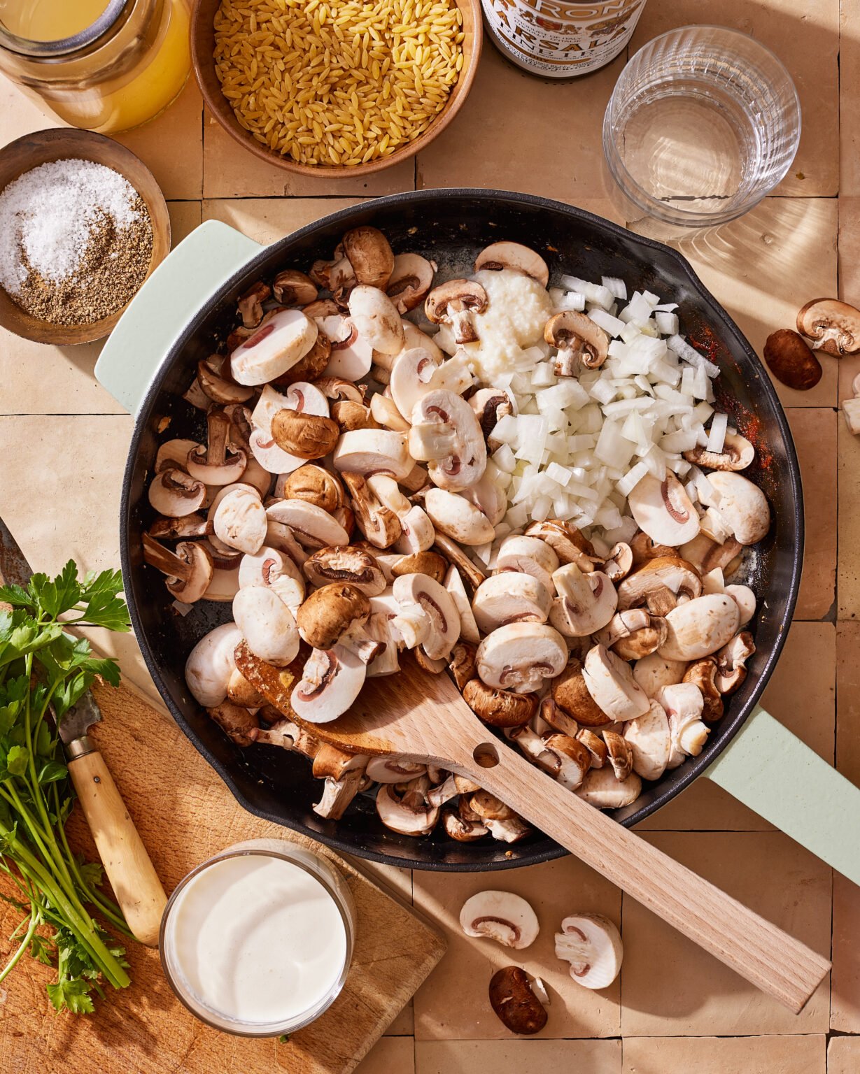 Creamy OnePot Chicken Marsala Orzo Kalejunkie