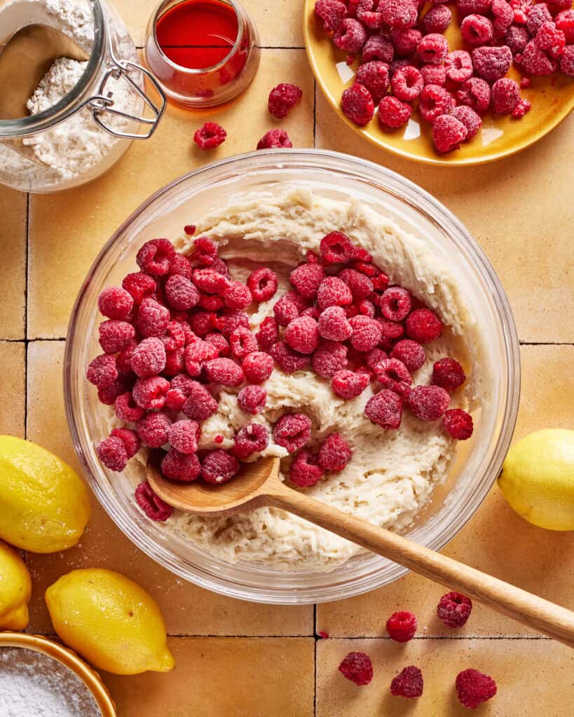 Smashed Raspberry Lemon Cake - Kalejunkie