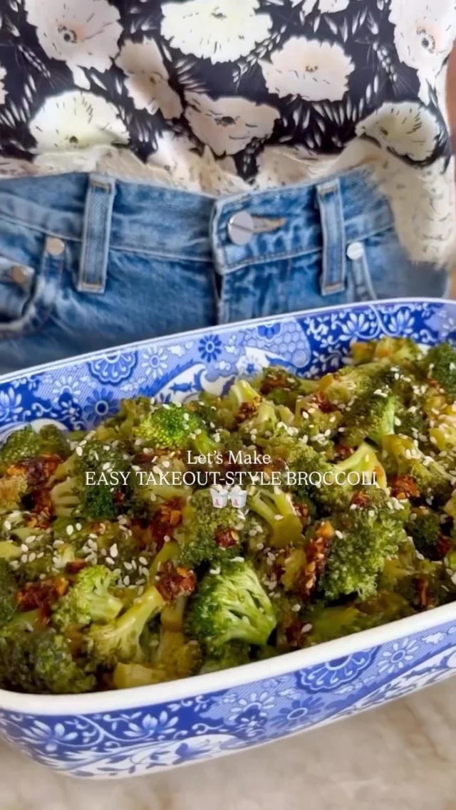 @kalejunkie 🥡🥦 BETTER THAN TAKEOUT BROCCOLI…you know, that broccoli from a Chinese restaurant that’s coated in a delicious sauce, that actually makes you crave veggies? That’s this recipe and it is so easy to make. So if you are looking to switch up your everyday boring steamed broccoli and turn it into something crave worthy, please try this 🤌🏼 NOTE: dark soy sauce is what gives this dish that takeout flavor—it’s a richer flavor than regular soy sauce. If you don’t have it/want to buy, just use the soy sauce you have on hand!⁣
⁣
Comment LINK for my serving dish, it is SO pretty and a staple kitchen piece!⁣
⁣
Makes 4 servings (or in my case 1 lol)⁣
1 1/2 lbs broccoli (cut into small florets)⁣
1 tsp dark soy sauce⁣
2 tb soy sauce⁣
2 1/2 tsp rice wine vinegar⁣
2 tsp maple syrup ⁣
1 tb toasted sesame oil⁣
1/2 tsp ground black pepper ⁣
3/4 cup hot chicken broth⁣
1 tb avocado oil⁣
4 cloves garlic, mashed⁣
1 1/2 tb arrowroot or tapioca flour or cornstarch (mixed with 1 1/2 tb water)⁣
2 tsp chili crunch (optional)⁣
2 tsp sesame seeds (optional)⁣
⁣
Wash broccoli and cut into tiny florets. Next, make the sauce. In a bowl, whisk together the soy sauces, rice wine vinegar, maple syrup, sesame oil, pepper and chicken broth. Heat a large pan over medium heat. Add the avocado oil, garlic and broccoli and mix together for about 30 seconds, making sure the garlic doesn’t burn. Add the sauce mixture to the pan and continue to stir. Increase the heat to high and let the sauce come to a gently boil. Meanwhile, in a small bowl, mix together the arrowroot/tapioca/corn starch with water until you get a slurry. Pour the slurry into the pan, reduce heat to low, stir and let the sauce thicken for about 1 minute. Once desired thickness is reached, remove broccoli from the heat and serve. Add optional chili crisp and sesame seeds on top. Enjoy! #easyrecipes #broccolirecipes