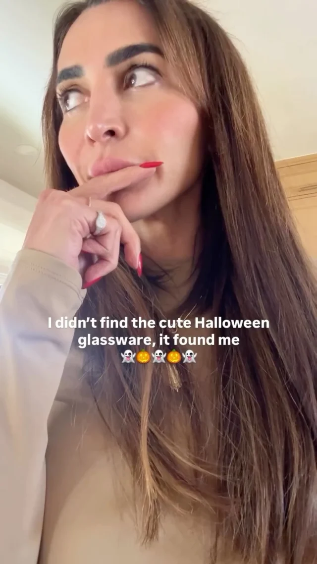 I didn’t find the cute Halloween glassware, it found me 🤦🏻‍♀️ comment LINK or GLASSES and I will DM you the links. I’m obsessed 👻.