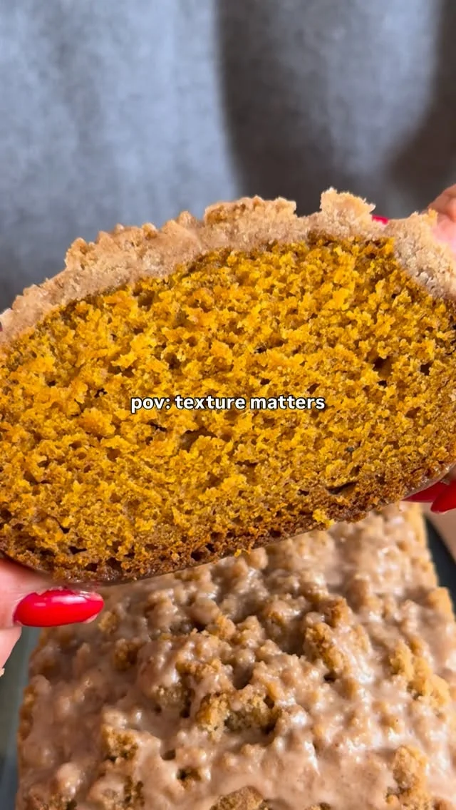 @kalejunkie GF PUMPKIN STREUSEL LOAF 🎃🍞 she is beauty, she is grace, and YES—you need to cancel your plans and stay home to make this! FOLLOW @kalejunkie for the recipe!
