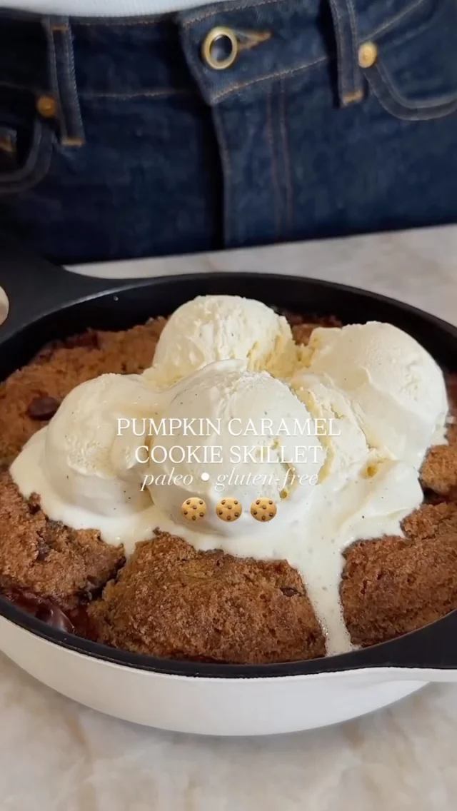 @kalejunkie 🍪 PUMPKIN CARAMEL COOKIE SKILLET 🎃There’s a gooey layer of caramel sauce on the bottom, and a delicious paleo chocolate chunk cookie on top—it’s is incredible and a must-make this season, especially with a giant scoop of vanilla ice cream on top!! 
Comment LINK or RECIPE and I will DM you the link to the recipe & best skillet!