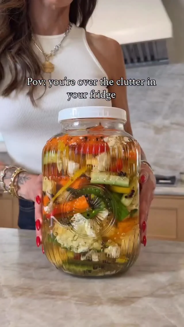 STOP THROWING AWAY VEGGIES YOU SPENT YOUR HARD EARNED MONEY ON. FOLLOW @kalejunkie FOR THE RECIPE