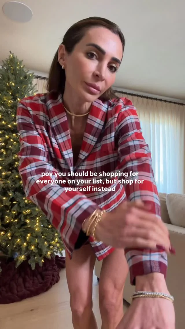 Ok, so buy for others AND for yourself bc you deserve presents too 😅! These are my top @lunya picks—the softest flannel and highest quality washable silk. The team graciously gave me code KALEJUNKIE so you can get 20% off SITE WIDE! Comment LINKS and I will DM you now! ♥️