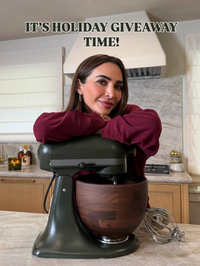 ‼️HOLIDAY GIVEAWAY‼️Every year I like to host a giveaway to thank you for your support of my page and my work all year long—and this one is a BIGGIE! 🎄ONE member of the KJ community will win a new KitchenAid Design Series Evergreen Mixer—perfect for all of your holiday baking. I have one and it is gorgeous!⁣
⁣
To enter, it’s simple!⁣
1. Follow me, @kalejunkie 🫶🏻⁣
2. Tag two (2) friends, in separate comments (easier for me to tally entries)⁣
3. Tell me something that you are grateful for ♥️⁣
4. BONUS ENTRY: share this post on your stories!⁣
⁣
NOTE: if any fake accounts pop up, report and block them — I only have one account which is this one!⁣
⁣
Winner will be announced on my IG stories on Saturday 11/29. U.S. only. This is in no way sponsored or affiliated with Instagram. Good luck, my friends!⁣