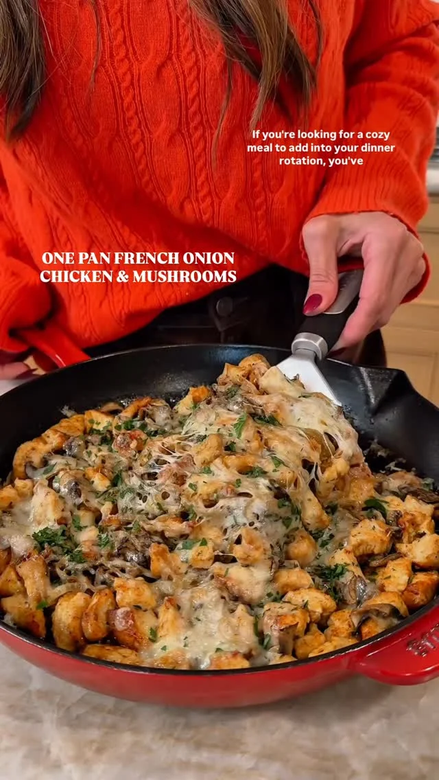 @kalejunkie ONE PAN FRENCH ONION CHICKEN & MUSHROOMS topped with melty gruyere—this one is amazing, you guys!! It’s cozy and perfect for the cold weather and can be served on its own, over rice, pasta or with a crusty bread! If you aren’t a mushroom fan, you can leave them out, but whatever you do, MAKE THIS!⁣
⁣
SAVE this post, SHARE with friends and FOLLOW my page and support my work! 🫶🏻⁣
⁣
1 1/2 lbs boneless skinless chicken breast, cut into bite-size pieces ⁣
1 tsp kosher salt⁣
1 tsp ground black pepper⁣
1 tsp paprika⁣
2 tb arrowroot/corn starch/tapioca flour⁣
3 tb olive oil ⁣
1 large yellow onion, thinly sliced ⁣
10 oz white or brown mushrooms, thinly sliced⁣
1/2 cup white wine⁣
3 cloves garlic, mashed⁣
1 tb dijon mustard⁣
2 tsp fresh thyme, chopped⁣
1/2 cup chicken broth⁣
1 cup gruyere, shredded⁣
Garnish: chopped parsley ⁣
1 1/2 cups cooked jasmine rice, optional⁣
⁣
Preheat oven to 375. Cut chicken into cubes and pat dry. Toss with salt, pepper, paprika and arrowroot/corn starch/tapioca flour. Add the olive oil to a large skillet over medium high heat. One the pan is hot, add chicken. Let cook undisturbed for ~4 minutes so the chicken browns then flip and let cook undisturbed for another ~4. Add in the onion, mushrooms, and wine, mixing together and scraping up bits from the bottom of the pan. Add garlic, dijon, and thyme and stir. Continue to cook until the mushrooms cook down and the onions soften and brown. This will take ~6-7 minutes. Add in the broth, mix and return the chicken to the pan. Mix well. Remove from heat and spread the Gruyere on top and bake for ~10 minutes until the cheese has melted. I like to broil for another minute or so at the end so the cheese browns a bit. Garnish with chopped parsley. Serve and enjoy!