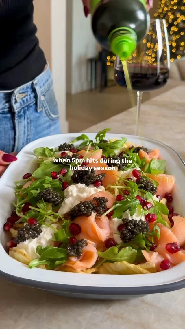 @kalejunkie if you are looking for a fun holiday appetizer, make holiday-inspired charcuterie chips and serve with a glass of wine!🍷You’ve been warned, you might eat the entire tray, just like I did 🫠🫠!

SAVE this post, TAG a friend, and FOLLOW for more! And if you want links to everything I’m using in my video, comment LINK!

To make—
1 bag @bouldercanyon avocado oil chips
2 balls burrata (I used truffle burrata)
6 slices smoked salmon 
caviar of choice (I used @markyscaviar)
1 cup arugula
3/4 cup pomegranate arils
2 tsp olive oil 

Layer chips in a bowl. Layer with burrata, salmon, caviar, pomegranate and arugula. Drizzle with olive oil and enjoy immediately. 

#charcuterieboard #charcuterietips #charcuterie #charcuteriechips #holidayappetizers