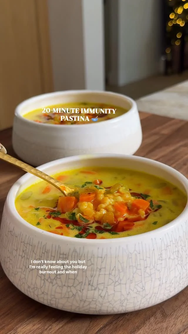 @kalejunkie 🥣 20-MINUTE IMMUNITY PASTINA, so good I’ve made it 5 times in the last few weeks. Idk about you, but the end of year burnout is real and this soup is just so comforting, nourishing and supports a strong immune system. You can add chicken if you’d like or do what I do and use chicken bone broth for more nourishment and protein. ENJOY and don’t forget to tag me in your creations so I can repost 🫶🏻.⁣
⁣
Makes 6 servings ⁣
1/4 cup butter, salted⁣ (@kerrygoldusa)
3 carrots, peeled and chopped (~1 1/2 cups)⁣
2 celery stalks, chopped finely (~1 cup)⁣
1 small yellow onion, diced finely (~3/4 cup)⁣
3 cloves garlic, mashed⁣
1 cup pastina (any tiny pasta shape, I like stars)⁣
6 cups chicken bone broth⁣
1/2 tsp kosher salt ⁣
1 tsp turmeric⁣
2 eggs⁣ (@vitalfarms)
3/4 cup grated parmigiano reggiano cheese⁣
1 lemon, juiced⁣
Garnish: chopped parsley and chili crisp⁣
⁣
In a large pot over medium heat, melt the butter. Once melted, add the carrots, celery and onion. Sauté for about 5 minutes then add the garlic. Sauté 1 minute more then add in the pastina, broth, salt and turmeric. Stir well and let cook for an additional 7-9 minutes until the pasta is cooked. Turn the heat off. Whisk together the eggs and the cheese into a paste. VERY CAREFULLY ladle 1 cup of the broth into the paste, whisking quickly so the eggs don’t curdle. Then you can pour the mixture back into the pot of soup. Add the lemon juice, stir and serve. Add the chili crisp for heat and enjoy! #pastina #soupseason ⁣
⁣