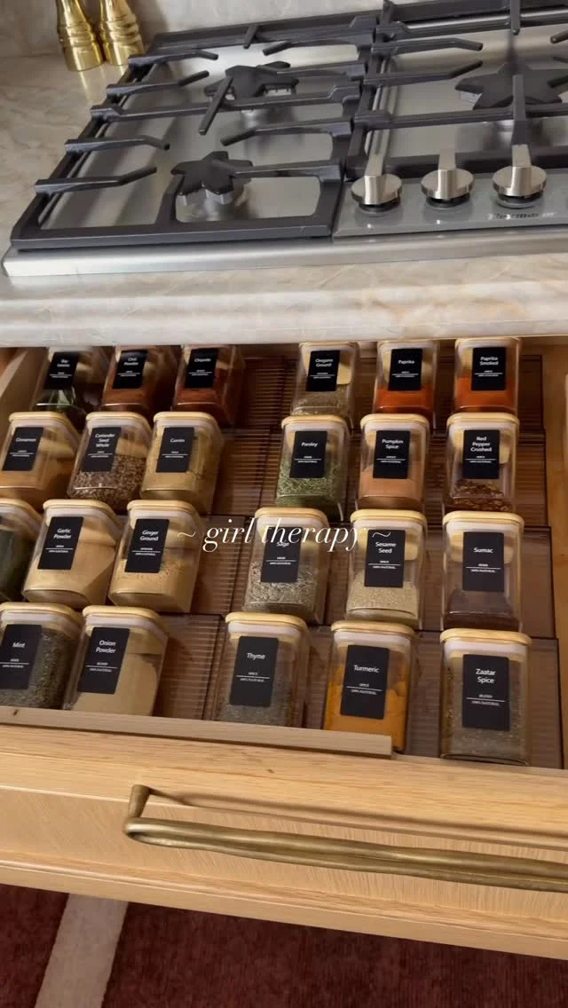 @kalejunkie comment SPICE or LINKS for everything I used! 🫶🏻 It’s January 1, which means it’s time to get organized so you can go into the new year with a clear mind. Obviously I spend a ton of time in the kitchen—so when it’s a mess and disorganized, it gives me anxiety (@eri.wool can confirm 😬). So one thing I do each year is organize the spice drawer and throw out expired seasonings—not only do they lose flavor, they can grow mold if exposed to moisture 🤢. I love that these jars come with labels so you can write down the expiration dates. Join me in organizing your spice drawer, it’s actually fun! HAPPY NEW YEAR! #asmr #organizing #homeorganization