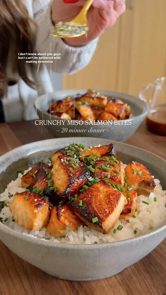 @kalejunkie CRUNCHY MISO SALMON BITES for a yummy dinner in 15 minutes! I can’t be bothered with extensive recipes anymore and I know you can’t either—so this right here, these miso salmon bites are cook under the broiler in 8 minutes! Serve with cooked rice and perhaps a veg and your dinner is made. The salmon is crunchy on the outside and melts in your mouth. You’ll see!⁣
⁣
👉🏼👉🏼 SAVE this post, SEND it to friends, and FOLLOW me @kalejunkie if you want to see recipes like this filling your feed ☺️!⁣
⁣
MISO SALMON BITES⁣
1 1/2 lbs salmon, cubed (skin removed is optional)⁣
1/3 cup low sodium soy sauce or tamari⁣
3 tb rice vinegar ⁣
1 tb sesame oil⁣
2 tsp freshly grated ginger (or 1 tsp ground)⁣
2 tb white miso (or 1 tb red miso)⁣
1/4 cup honey (@foodbymaria new hunee is fab!)⁣
1 tsp garlic powder⁣
1 tsp kosher salt⁣
⁣
Serve with jasmine rice and chives⁣
⁣
Turn broiler on high. Cut salmon into bite sized pieces and place them in a large bowl. In another small bowl, whisk together the soy sauce, vinegar, sesame oil, ginger, miso, honey, garlic powder and salt. Once smooth, pour 3/4 of the sauce over the salmon, reserving the rest. Coat the salmon well, cover and let sit for 5 minutes. In an even layer, spread the salmon onto a baking sheet (without any liquid remaining in the bowl). Place under the broiler for 7-8 minutes until crunchy on top—I like my salmon medium, but if you prefer it cooked though, 9 minutes should be perfect. Remove from oven. Serve over cooked rice and chopped chive. Drizzle remaining sauce on top and enjoy!