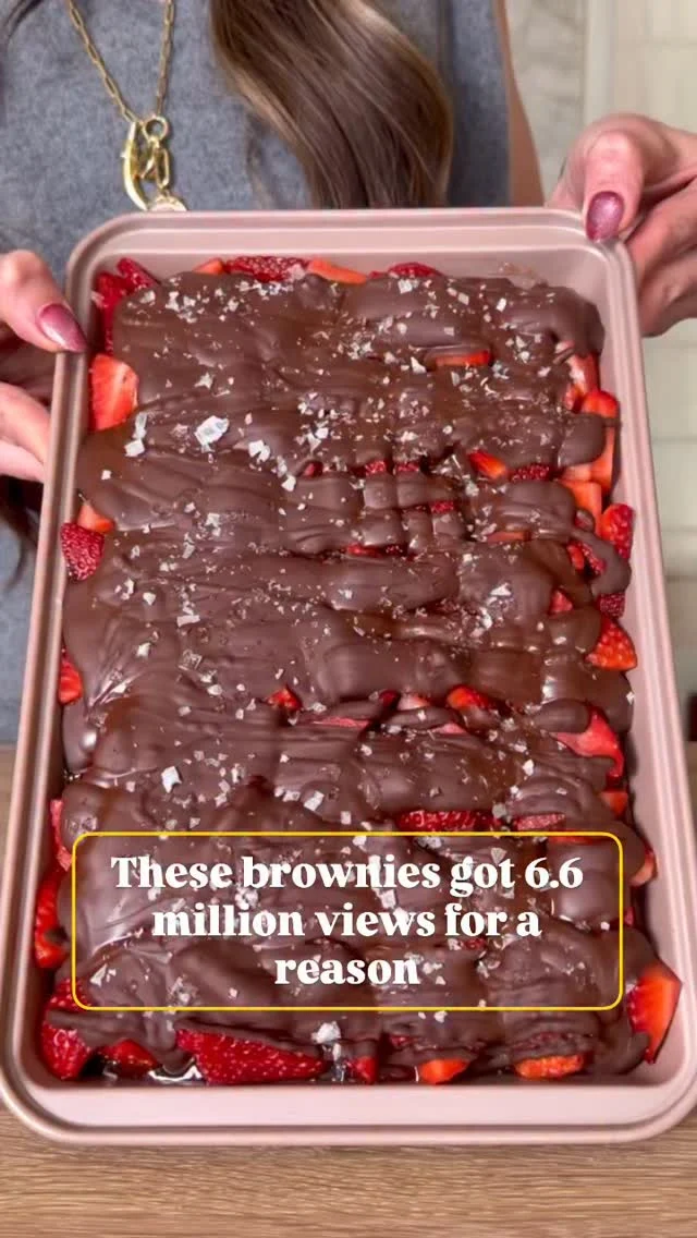 Now you can make them too!!! FOLLOW @kalejunkie FOR MORE 

CHOCOLATE COVERED STRAWBERRY BROWNIES made using boxed brownie mix to save time. Lemeeeeeee tell you, these are incredibly delicious-messy in the best possible way and worth every single bite! These are the perfect Valentine’s Day treat, trust me you need to make them. TY to my girl @choosing_balance for the inspo!
Boxed brownie mix of choice
1 jar strawberry jam
3 cups strawberries, sliced
1 3/4 cups chocolate chips
2 tsp coconut oil
Flaky salt
Make brownies according to package instructions and let cool. Once cool, spread an even layer of strawberry jam on top, then press the strawberries on top. Finally, melt the chocolate. Add chocolate chips to a large bowl along with the coconut oil. Melt in the microwave in 2-3 30-second increments until completely smooth, mixing in between.
Once completely melted, pour the chocolate over the brownies. Sprinkle with flaky salt. Freeze for 10 minutes or refrigerate for 20, so the chocolate hardens. Then slice into squares and enjoy.