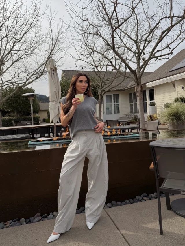 Last week someone commented on one of my posts saying that it’s weird to post so many photos to show I’m having fun—so here’s me doing it again bc I’m a person outside the recipes I create and share 😏. Life is short. The world is heavy. Have fun. Create memories. Take pics. And post whatever the hell you want 👊🏼. 

For this incredible 24 hour getaway, I stayed at the Solage in Calistoga @solageauberge and it was incredible—the service, the room, and can we talk about the food? Literally 12/10, I will be dreaming about it for months! @auberge