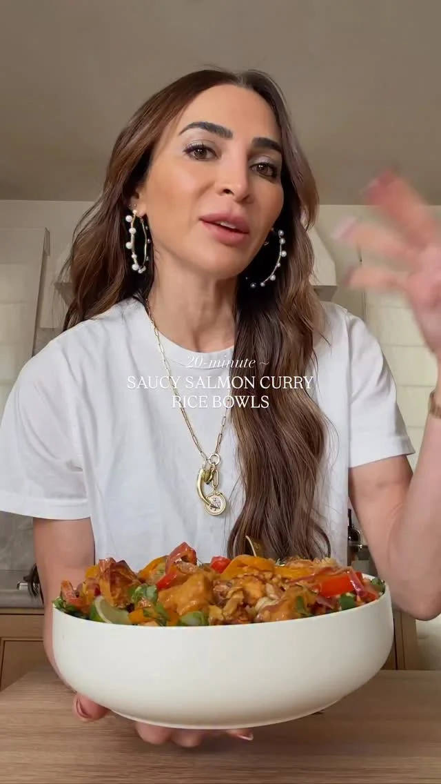 @kalejunkie ✨ SAUCY SALMON CURRY RICE BOWLS 10/10 the perfect weeknight dinner that is easy to make and packed with flavor! Make sure to FOLLOW my account to continue getting recipes like this! In this recipe, we are broiling the salmon in soy sauce to get that crunchy exterior and umami flavor, then building a simple red curry sauce that is packed with veggies and flavor. The crunchy salmon is then coated in the sauce and it all gets served over warm rice and topped with herbs and a squeeze of lime! SO SO SO GOOD!⁣
⁣
SAVE this post and SHARE with friends!⁣
⁣
Makes 4 servings⁣
1 1/2 lbs salmon, cut into bite size pieces (skin removed, optional)⁣
2 tb low sodium soy sauce⁣ or tamari for gluten-free
2 tsp avocado oil⁣ (@latourangelle)
1 red onion, sliced⁣
2 bell peppers (orange and red), sliced⁣
3 cloves garlic, minced⁣
1 tb ginger paste or minced fresh ginger⁣
3 tb red curry paste (4 tb for spicier)⁣
1 tsp kosher salt⁣
1/2 tsp black pepper⁣
1 14 oz can full fat coconut milk⁣
2 limes, juiced
2 cups cooked jasmine rice⁣
⁣
garnishes:⁣
3 green onion, chopped⁣
1/4 cup cilantro, chopped⁣
⁣
Turn your broiler on high. Cut salmon into bite size pieces and toss with the soy sauce. Spread in an even layer on a baking sheet and broil for 8 minutes until crispy on the outside. Remove from the oven and set aside. In a large skillet over medium heat, add the avocado oil. Once the pan is hot, add the sliced onions and bell peppers. Saute for 3-4 minutes then add the garlic, ginger, curry paste, salt and pepper. Mix together well, allowing to cook down for another 3 minutes or so then pour in the coconut milk. Once the peppers have softened, add the juice of one lime. Stir again, then turn the heat off. Add the broiled salmon to the skillet and coat with the curry sauce. Serve over jasmine rice. Add chopped green onion, cilantro and remaining lime juice. ENJOY!