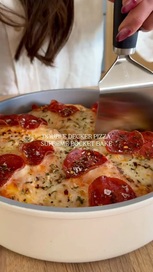 @kalejunkie 🍕 DOUBLE DECKER PIZZA SUPREME POCKET BAKE. I absolutely love finding new ways to make food exciting and this is one of them. I’ve been seeing the single layer version of this floating around on IG, but to make this something that’s actually a meal vs just a snack, you’ve gotta make it a double decker, baby!!!! And for my version, it tastes like a pizza supreme, with all the yummy flavors of the classic, and loaded with protein, turkey pepperoni, and all the veggies to actually keep you full. This will feed a family of 4 and trust me it is so easy to make!⁣
⁣
Be sure to SHARE this recipe with friends (DM IT!!!) and FOLLOW @kalejunkie for more easy recipes!⁣
⁣
Makes 4 servings⁣
2 tsp olive oil⁣
3/4 lb mild italian sausage⁣
2 tsp italian seasoning⁣
1 tsp red pepper flakes⁣
1 tsp kosher salt⁣
1/2 onion, chopped⁣
1 green bell pepper⁣
2 cloves garlic, minced⁣
2 cups cremini or white mushrooms, sliced⁣
1 1/2 cups pizza sauce of choice⁣
6 soft taco size flour tortillas⁣
1 cup shredded mozzarella cheese⁣
24 slices turkey pepperoni⁣
⁣
Preheat oven to 400F. Add oil to a large skillet over medium heat. Add the sausage, breaking it down into tiny pieces with a masher. Add the italian seasoning, until cooked through. Remove from skillet and set aside. In the same skillet, add the onion, bell pepper, garlic. Saute until the veggies begin to soften and then add the mushrooms, sautéing for 3-4 minutes more. Add in 3/4 cup of the pizza sauce, stirring to coat well, then remove from the heat and set aside. In a round baking dish, spread a thin layer of remaining pizza sauce on the bottom. Slice your tortillas in half. Add 3 tb of the mixture into the middle of each half and fold into a triangle. Layer onto the bottom of the dish forming a circle. Once the bottom layer is filled, add half of the cheese on top as well as 12 slices of pepperoni. Then repeat the process for the next layer. Once you have the second layer in the pan, spread remaining pizza sauce on top, cheese and pepperoni slices. Bake for 20 minutes or until the cheese on top is melted and golden. Remove from the oven, cut along the triangles and serve. ⁣
#viralrecipes #pizzapockets #quickdinners ⁣