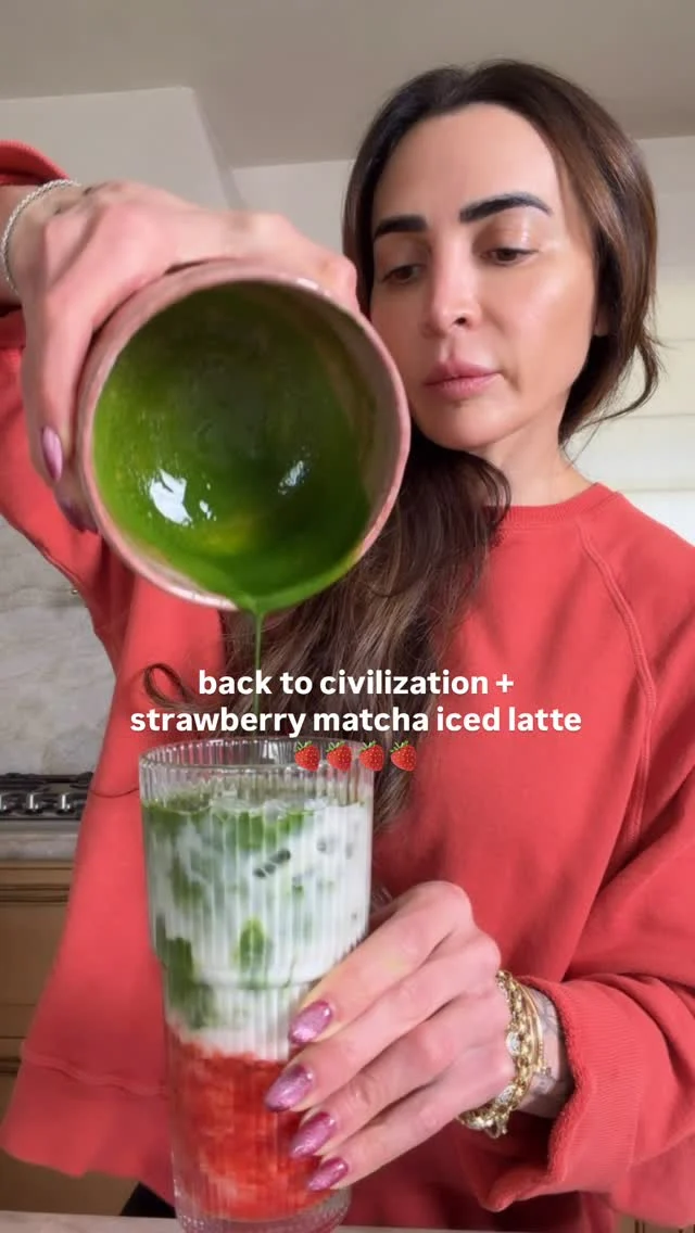 @kalejunkie STRAWBERRY ICED MATCHA LATTE hit the spot after being sick for what feels like an eternity! 

Strawberry Syrup
1/2 cup frozen strawberries
2 tb granulated monk fruit sweetener 

Matcha latte
1 tb ceremonial grade matcha 
1/3 cup hot water
3/4 cup milk of choice (I used @malk almond milk)

First, make the strawberry syrup. Add frozen strawberries to a cup and microwave for 1 minute until defrosted and add sweetener and muddle. Next, make the matcha. Add matcha to a bowl along with hot water. Whisk for 1-2 minutes until completely smooth and there are no clumps. Finally, get out a glass. Add strawberry syrup to the bottom, lots if ice, the almond milk, and then the matcha last. Add more ice if desired. Stir and enjoy!

#matcha #icedmatcha #matchalatte #strawberrymatcha