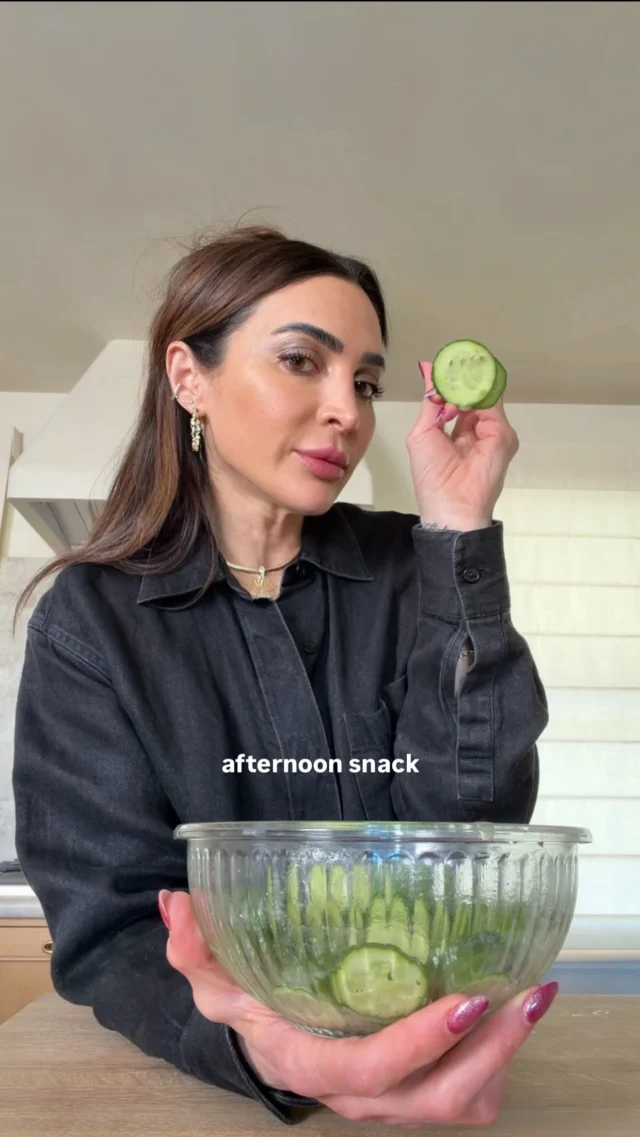 @kalejunkie cucumbers with ranch seasoning and lemon juice. That’s it. Highly addictive, crunchy, tangy, and best served cold. Thank me later. Follow for more easy recipes & tips!

2-3 Persian cucumbers
1- 1 1/2 tb ranch seasoning
1/2 lemon