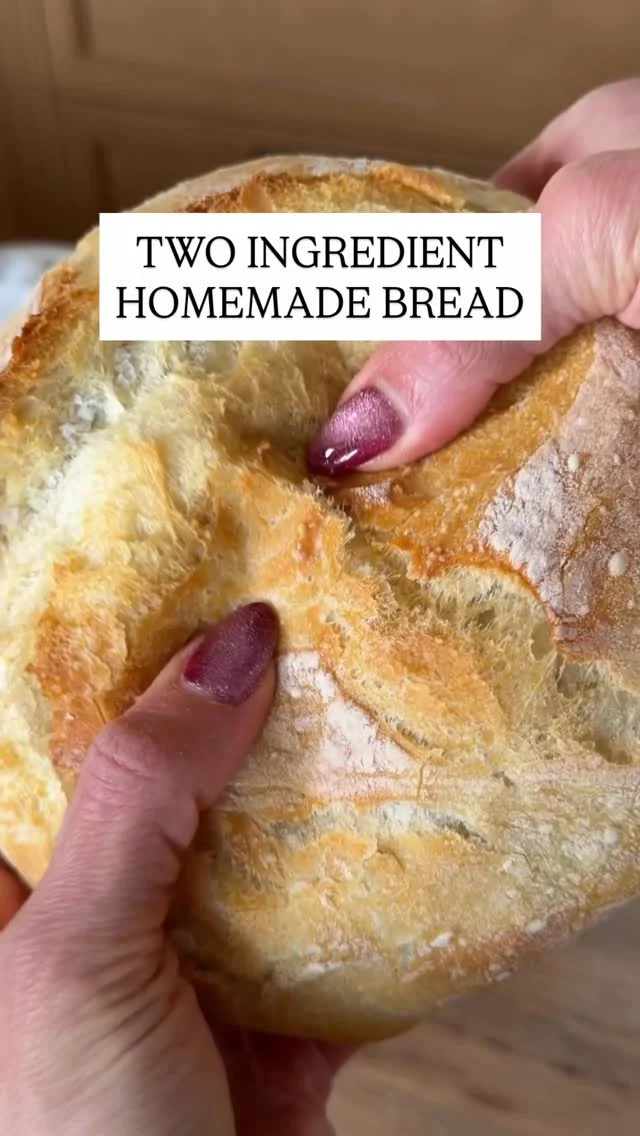 FOLLOW @kalejunkie and I will DM you the recipe! 🍞 This is such an easy foolproof recipe and there’s no kneading required. You need water, active dry yeast, AP flour and salt.