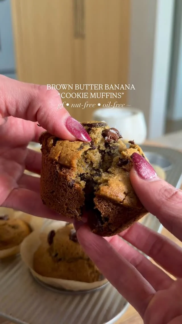 @kalejunkie 🍌 Brown Butter Banana “Cookie Muffins,” with a crunchy top and a soft center—I am almost tempted to call these cookie muffins bc that’s what the texture is like! They also happen to be nut-free, gluten-free, and oil-free, so I think that about covers all the dietary requests I get from you guys :) So if you have just one ripe banana sitting around, I highly recommend you use it to make this recipe—guaranteed they will be gone in a day.⁣
⁣
Be sure to FOLLOW me @kalejunkie, SAVE this post, and SHARE with your friends—that all helps my content get shown to a wider audience, so THANK YOU!⁣
⁣
Makes 9 muffins⁣
1/2 cup salted butter⁣
1 large very ripe banana, mashed well into a paste⁣
1/3 cup maple syrup⁣
1 egg⁣
2 tsp vanilla ⁣
1 3/4 cups oat flour⁣
1 tsp baking soda⁣
2/3 cup chocolate chips⁣
⁣
Preheat oven to 350F. First, brown your butter. In a small saucepan over medium-low heat, add the butter and melt it. Stir constantly for about 4-5 minutes, until the butter browns and smelly nutty. Be careful that the butter doesn’t burn—it should be golden brown. Remove from heat and set aside. Next, mash the banana into a paste. I like to do this on a flat plate because it’s easier to mash. Transfer the mashed banana to a large bowl, and add the maple syrup and browned butter. Whisk well, then add the egg and whisk again. Add the oat flour and baking soda and stir until incorporated. Fold in the chocolate chips. Spray a muffin tin with oil or use muffin liners and spray those too. Scoop batter into each muffin tin (~3 tb). Bake for 21-23 minutes or until a toothpick comes out clean. Let cool then enjoy!