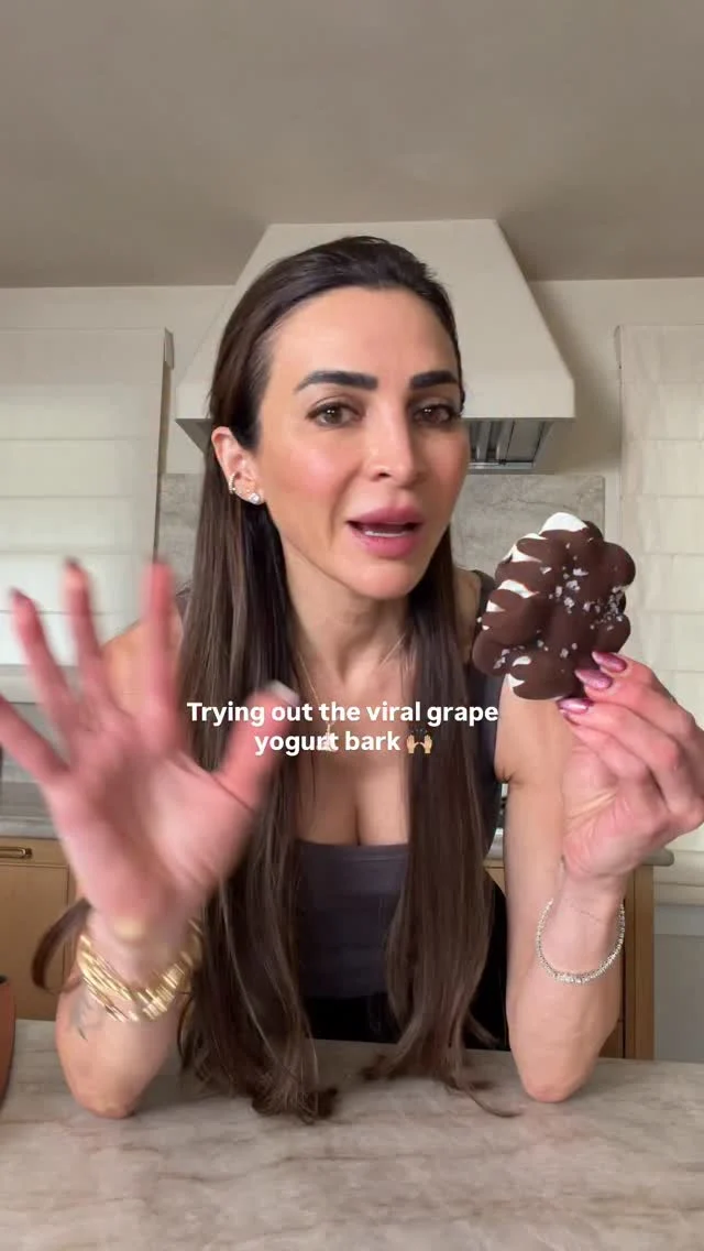 Let me know, would you try it? 🍇 SOOOOO GOOOOOD!!!!! #grapebark #grapeyogurtbark #viralrecipes