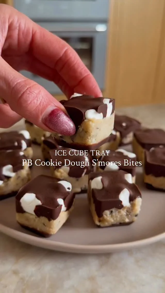 ⁣
@kalejunkie 🍫 PB COOKIE DOUGH S’MORES BITES, one of my fav sweet treats to always have on hand! The base is melted chocolate, then there’s a thick layer of edible cookie dough mixed with crushed peanut butter cups, marshmallows, and a little more chocolate. Freeze and pop out a square or two anytime the sweet craving hits! SAVE this post, SHARE with friends and FOLLOW me @kalejunkie for more fun recipes!⁣
⁣
Comment LINK and I will DM you my ice cube trays—they are super sturdy and have covers so you can stack them easily! 12/10 recommend!⁣
⁣
Cookie dough layer⁣
1 3/4 cups almond flour⁣
1/4 cup maple syrup⁣
1/4 cup coconut oil, melted and cooled⁣
2 tsp vanilla extract⁣
1 cup crushed peanut butter cups (I used the dark chocolate PB cups from Trader Joe’s)⁣
⁣
1 cup mini marshmallows of choice (I used @mydandies vegan marshmallows)⁣
⁣
Chocolate base/top⁣
1 cup mini chocolate chips (I used @enjoylifefoods)⁣
2 tsp coconut oil⁣
⁣
First make the cookie dough. In a bowl, mix together the almond flour, maple syrup, coconut oil and vanilla extract. Chop the peanut butter cups and fold them in. Set aside. Next, make the chocolate layer. Add chocolate chips and coconut oil to a bowl and microwave in 2-3, 30-second increments until melted and smooth. Pour a tiny amount into each ice cube cavity (~1/2 tsp). Freeze the tray for 5 minutes. Remove tray from freezer. Fill each cavity 3/4 way with cookie dough, pressing it down firmly. Then add 3-4 mini marshmallows on top, followed by remaining chocolate. Freeze for 2 hours and enjoy. I like storing these in the freezer because they defrost quickly! ENJOY!