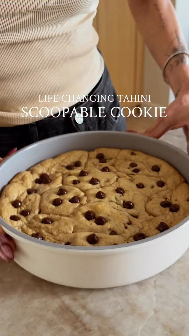 @kalejunkie 🍪 SCOOPABLE LIFE CHANGING TAHINI CHOCOLATE CHIP COOKIE, because IYKYK, this is my famous LCTCCC but in scoopable form, with vanilla ice cream on top and I don’t know if I’ll ever make it in regular cookie form again because THIS IS AMAZING. You cannot mess this up even if you “aren’t a baker.” It’s also dairy-free, refined sugar free and nut-free! 🎊 ⁣
⁣
Comment LINK for everything I used in this reel!⁣
⁣
1 cup almond flour⁣ (oat flour for nut-free)
1 cup tahini (the more liquidy the tahini the better! @soomfoods is my favorite for this)⁣
1/2 cup maple syrup
1/4 cup collagen peptides (optional @lineageprovisions)
1 egg⁣ (or flax egg)
1 tsp baking soda⁣
2 tsp vanilla extract ⁣
1 cup chocolate chips (I recommend @hukitchen or @enjoylifefoods)⁣
⁣
Serve with: @talenti vanilla gelato⁣
pinch of flaky salt⁣
⁣
Preheat oven to 350F. In a large bowl, mix together the almond flour, tahini, maple syrup, egg, baking soda, and vanilla extract, until smooth, and there are no clumps. Fold in the chocolate chips. Grease an 8x8 round dish. Using a cookie scoop, had scoops of the cookie dough until the batter is finished. Bake for 16–17 minutes or until the top is crunchy. It will be nice and gooey inside. Scoop and enjoy with a dollop of vanilla ice cream and a pinch of flaky salt on top.