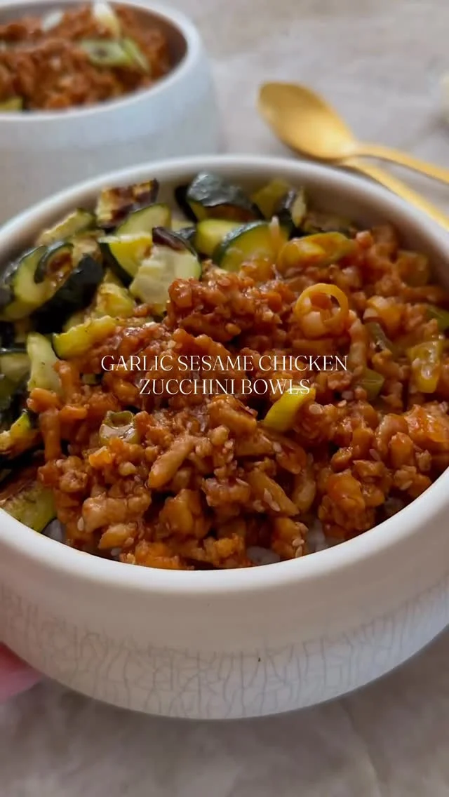 @kalejunkie my GARLIC SESAME CHICKEN ZUCCHINI BOWLS have been made my thousands of you and went viral with over 5 million views — so we are back — because if you haven’t made this yet, now is the time because zucchini is back in season and this recipe is a winner. It’s hands down one of my all time fav weeknight meals—loaded with flavor, and it’s both protein and fiber rich (the buzzwords of 2026!). You can serve this over rice or enjoy on its own for a low carb meal. ⁣
⁣
Garlic Sesame Chicken Zucchini Bowls⁣
Makes 4 servings⁣
⁣
1 1/2 cups jasmine rice, cooked⁣
3 zucchini, diced⁣
1 tb olive oil⁣
1/3 cup maple syrup⁣
1/3 cup low sodium soy sauce or tamari⁣
3 tb tomato paste⁣
3 tb rice vinegar⁣
2 tb toasted sesame oil⁣
6 garlic cloves, mashed⁣
1/2 tsp red pepper flakes⁣
1 lb ground chicken (I like thigh meat)⁣
1 tsp olive oil⁣
1 bunch green onions, finely chopped (about 8)⁣
1 tb toasted sesame seeds⁣
⁣
Prepare rice according to package instructions and set aside. Preheat oven to 400F. Dice zucchini into bite sized pieces. Transfer to one large baking sheet. Drizzle olive oil on top, toss and add a pinch of salt. Bake for 15-20 minutes, mixing at the halfway point, then broil for 2 minutes at the end to get some slightly crispy edges. Remove the zucchini from the oven and let cool. While the zucchini is in the oven, you will work on everything else. In a bowl, whisk together the maple syrup, soy sauce, tomato paste, rice vinegar, sesame oil, garlic and crushed red pepper flakes. Heat a non-stick skillet over medium heat. Add olive oil. Once the pan is hot, add the ground chicken, breaking it down into tiny pieces. Once the chicken is cooked through, pour in the sauce. Continue to cook until most of the liquid is absorbed. Stir in the green onions and sesame seeds. Remove from heat and assemble bowls, with the rice on the bottom, roasted zucchini on one side and the chicken on the other side. Garnish with additional green onion and enjoy!⁣
⁣
#healthyrecipes #easyrecipes #dinnerinspo #dinnerin20 ⁣