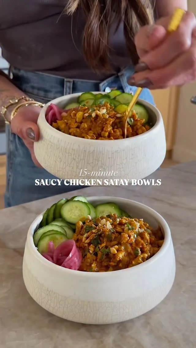 @kalejunkie ✨15-MINUTE SAUCY CHICKEN SATAY BOWLS, a new high-protein, super flavorful meal to add into your dinner rotation, TONIGHT! NO this is not traditional chicken satay but that is okay! Using ground chicken makes this such a speedy recipe, but like everything I share, the magic is always in the sauce. If you are new to my page, welcome! We do NOT SKIMP on sauces around here, because otherwise what is the point? I paired it with jasmine rice and a simple tangy cucumber salad to balance it all out. ⁣
⁣
SAVE this post, SHARE with friends, and FOLLOW me @kalejunkie if you like easy dinners just like this (there are so many on my page you will love!)⁣
⁣
Chicken satay:⁣
1 15 oz can coconut milk (full fat)⁣
1/2 cup chicken broth⁣
1/4 cup dark soy sauce (or low sodium soy sauce, coconut aminos, or tamari)⁣
1 tb coconut sugar⁣
2 limes, juiced⁣
1/3 cup natural creamy peanut butter⁣
2 tsp corn starch (or arrowroot or tapioca flour)⁣
2 tsp olive oil⁣
1 small yellow onion, diced⁣
4 cloves garlic, mashed⁣
1 lb ground chicken⁣
1 tb curry powder⁣
1 tsp turmeric⁣
1 tsp paprika⁣
1/2 tsp kosher salt⁣
⁣
Cucumber salad:⁣
3 Persian cucumbers, thinly sliced⁣
2 tsp maple syrup⁣
2 tb rice vinegar⁣
Pinch sea salt⁣
⁣
To serve: 2 cups jasmine rice, cooked⁣
Garnishes: Pickled onions, cilantro, Chopped peanuts, Chili crisp⁣
⁣
First, make the sauce. In a large bowl, whisk together the coconut milk, broth, soy sauce, coconut sugar, lime juice, and peanut butter. Once smooth, add the cornstarch and whisk well, then set aside. Then make the quick cucumber salad. Add the sliced cucumbers to a bowl and toss with the maple syrup, vinegar, and salt. Next, add the oil to a pan over medium heat. Once the pan is hot, add the onions and garlic, sautéing for about 3 minutes, until the onions begin to soften. Add the ground chicken and use a masher to break it down into tiny pieces, then add in the seasonings (curry, turmeric, paprika and salt). When the chicken is cooked through, pour in the sauce. Stir to coat everything well, and let cook for 4-5 minutes until the sauce thickens a bit. Remove from the heat and build your bowls—rice on the bottom, cucumber salad, chicken mixture and garnishes.