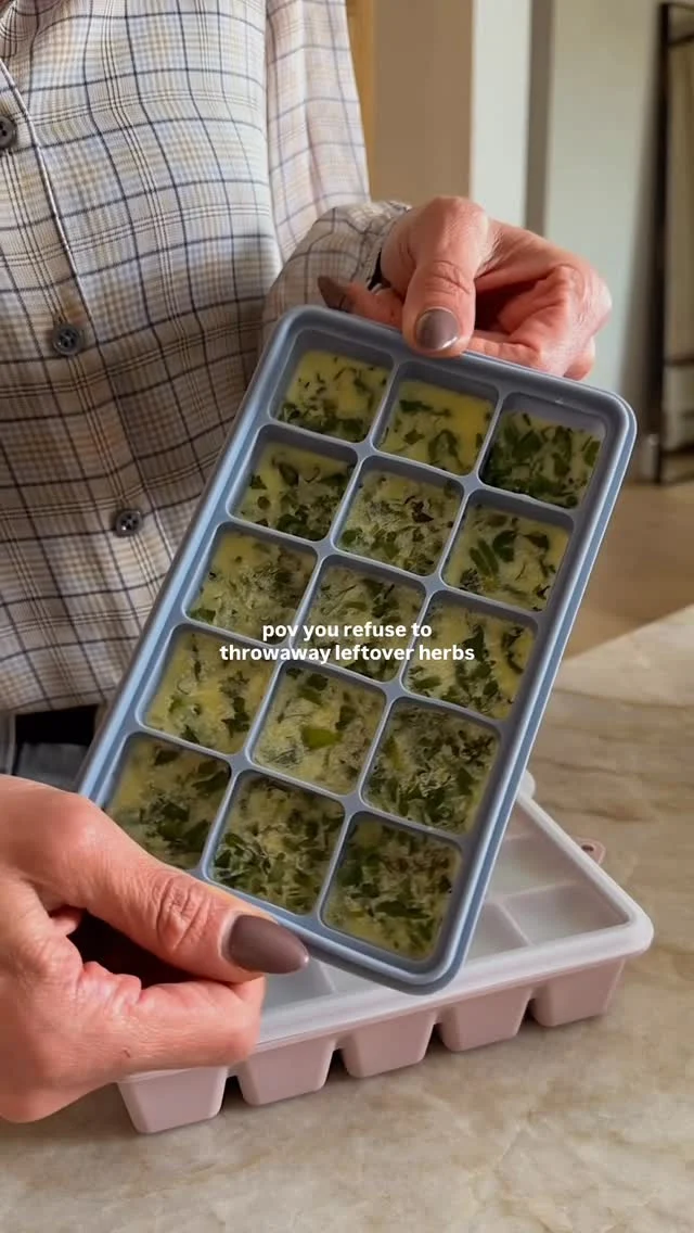 @kalejunkie 💚 Make these OLIVE OIL HERB CUBES for cooking instead!👇🏼⁣
⁣
Comment LINK for these amazing 2 tablespoon portioned silicone molds and FOLLOW me @kalejunkie for more recipes and money saving tips! ⁣
⁣
Simply chop them up, add to an ice cube tray along with olive oil or melted butter and freeze overnight. When you are ready to use, pop a couple cubes into a pan along with your favorite veggies and meats and watch how extra delicious they will taste! This tip works great for parsley, dill, basil, thyme, chives, rosemary, oregano, and more!⁣ Try it! #foodwaste #budgeting #moneysavingtips