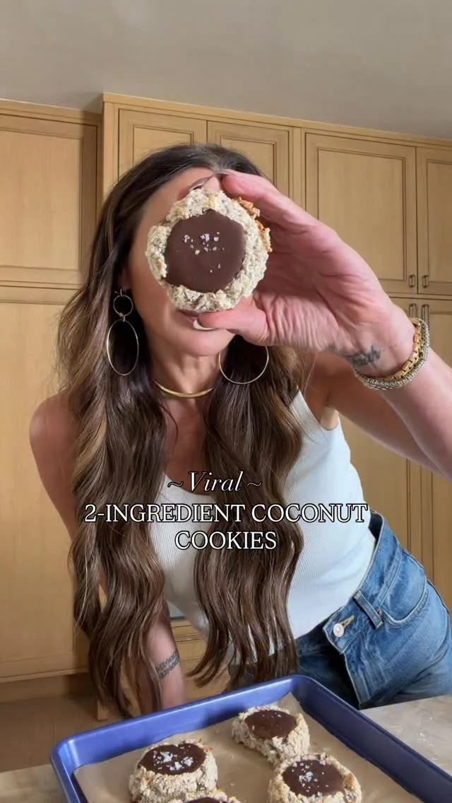 @kalejunkie ✨ VIRAL 2-INGREDIENT COCONUT COOKIES! I was inspired by my friend @sivanskitchen to try these out and I am so glad I did—if you like coconut, you will LOVE these. Yes, they are 2 ingredients: bananas and shredded coconut. But to take them to the next level, don’t skip the melted chocolate center and definitely don’t skip the flaky salt 😏. ⁣
⁣
Comment LINK and I will send you everything you need to make them!⁣
⁣
2 very ripe large bananas, mashed well ⁣
2 cups unsweetened shredded coconut ⁣
⁣
Chocolate center:⁣
1 1/2 cups chocolate chips (I love @hukitchen)⁣
1 tsp coconut oil⁣
⁣
Preheat oven to 350F. Line a baking sheet with parchment paper. Mash the bananas very well, until it’s almost a paste. Mix with the coconut until fully combined. Scoop spoons of the mixture onto the baking sheet. Using the back of a spoon or the cookie scoop, make indents in each one. Bake for 12-15 minutes, until golden on the edges. Add the chocolate chips and coconut oil to a bowl. Microwave until smooth. Pour into each cookie. Freeze until the chocolate sets, about 15 minutes. Sprinkle with flaky salt and enjoy.