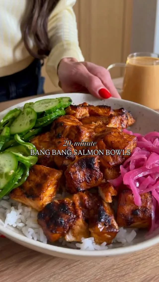@kalejunkie 👉🏼 have you made my 20-MINUTE BANG BANG SALMON BOWLS yet? If not, consider this your sign! The salmon cooks under the broiler in 8 minutes, for a crunchy outside and they melt in your mouth, and while that’s in the oven you have time to make the tangy cucumber salad and yogurt-based bang bang sauce (no mayo bc i am not a mayo fan 🙅🏻‍♀️). I also used frozen jasmine rice to make this dinner even quicker. Hope you love it as much as I do!⁣
⁣
SAVE this post, SHARE with friends, and FOLLOW me @kalejunkie for more easy dinners like this:)⁣
⁣
Makes 4 servings⁣
SALMON⁣
1 1/2 lbs salmon, cubed⁣
1 tb avocado oil⁣
1/4 cup low sodium soy sauce⁣
2 tsp smoked paprika⁣
1/2 tsp chili powder⁣
1 tsp garlic powder⁣
1/2 tsp kosher salt⁣
⁣
BANG BANG SAUCE⁣
1 cup greek yogurt (I like full fat)⁣
1/4 cup sriracha⁣
2 tb rice vinegar ⁣
1/4 cup low sodium soy sauce⁣
2 tb honey⁣
1 tsp fresh grated ginger ⁣
1/2 tsp crushed red pepper flakes⁣
⁣
CUCUMBER SALAD⁣
2 persian cucumbers⁣
1 tb rice vinegar ⁣
1 tb furikake seasoning⁣
⁣
First, cut your salmon into cubes and add to a bowl. I slice the skin off but that is OPTIONAL. Add the avocado oil, soy sauce, and seasonings and toss to coat well. Transfer to a foil (or parchment paper) lined baking sheet. Broil on high for 8 minutes then remove from oven and set aside. Cook rice and set that aside too. Next, make the cucumber salad and bang bang sauce. For the cucumber salad, slice the cucumbers, add to a small bowl, and toss with the rice vinegar and furikake. To make the bang bang sauce, add all the ingredients to a bowl and whisk until smooth. Taste and adjust as needed. Finally, assemble your bowls, with the rice on the bottom, the salmon, cucumber salad and bang bang sauce. ENJOY!⁣
⁣
Easy dinners | meal prep | salmon recipes |⁣
protein dinners | healthy recipes | family meals | budget meals | 15 20 minute recipes