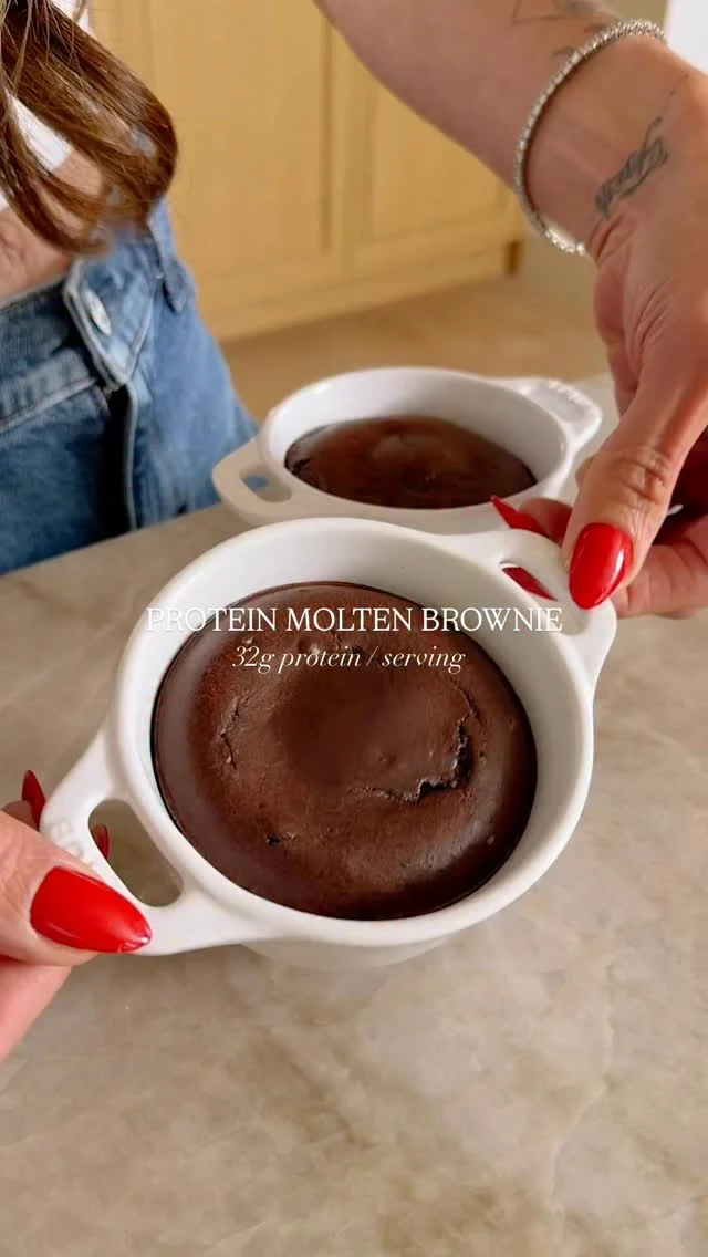 @kalejunkie 🍫 PROTEIN MOLTEN BROWNIE with 32g protein/serving. You can make just one or two, it’s up to you. I make two at once so I have one ready for the next day, but you do you! Serve on its own or with a scoop of vanilla ice cream on top. IB: @what_mollymade 

SAVE this post, SHARE with friends and FOLLOW me @kalejunkie for more easy, delicious recipes!

Makes 2 servings (divide in half for 1 serving)
2 eggs
2 tb monkfruit (or coconut sugar)
2 tb almond flour 
1/4 cup nonfat plain Greek yogurt 
2 tb unsalted butter, melted
1 tb unsweetened cocoa powder
1/2 cup chocolate protein powder
1 tsp vanilla extract
Pinch sea salt
Serve with: vanilla ice cream

Preheat oven to 325F. Add eggs and monk fruit to a bowl and whisk 1-2 minutes until frothy. Gently add in the remaining ingredients and mix until incorporated. Spray ramekins and divide batter evenly between them. Bake for 15-16 minutes. Remove from oven. Serve with ice cream if desired and enjoy!