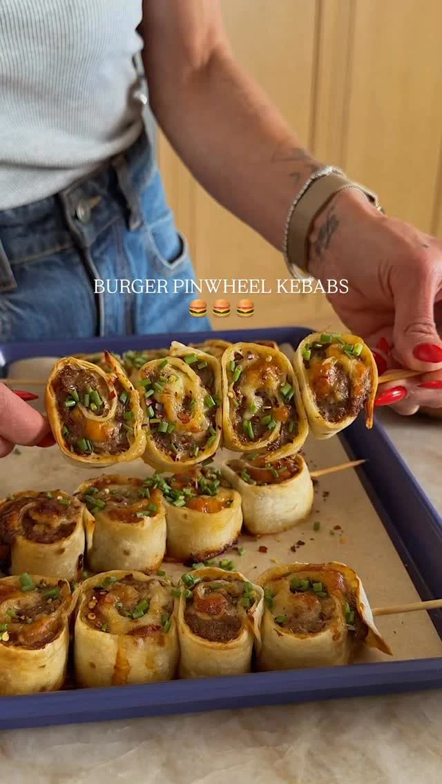 @kalejunkie BURGER PINWHEEL KEBABS, a very fun way to eat a burger—as a kebab! I’m pairing these with my high protein burger sauce that you will want to use on literally everything, so get ready! This recipe is easy to make, and both kid and adult friendly :))⁣
⁣
SAVE this post, SHARE with friends and be sure to FOLLOW me @kalejunkie for more fun, delicious recipes like this!⁣
⁣
Makes 4 servings⁣
Sauce-⁣
1 cup greek yogurt⁣
3 tb ketchup⁣
1 tsp yellow mustard⁣
3 tb dill pickle juice⁣
1 tsp garlic powder⁣
1/2 tsp kosher salt⁣
⁣
Kebabs-⁣
1 lb lean ground beef⁣
1 tb oregano⁣
2 tsp garlic powder⁣
1 tb sweet paprika⁣
2 tsp onion powder⁣
1 tsp ground black pepper⁣
1 tsp kosher salt⁣
1 cup cheddar cheese, shredded⁣
6 taco size flour tortillas⁣
⁣
First, make the sauce. Add sauce ingredients to a bowl and whisk until smooth. Preheat your oven to 400F. In a large bowl, add the meat and seasonings. Mix until very well incorporated. Spread a heaping spoon of the meat mixture onto each tortilla in an even layer. Sprinkle cheese on top. Roll each one up tightly then cut into 3 inch rounds. Add skewers. Line them up on a baking sheet. Brush with avocado oil or cooking spray. Bake 25-27 minutes until golden and bubbly on top. Garnish with chives and red pepper flakes. Dip into the burger sauce and enjoy!⁣
#pinwheelkebabs