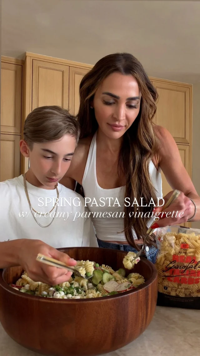 @kalejunkie ✨ SPRING PASTA SALAD with creamy parmesan vinaigrette, made with @pastagarofalo radiatore! When you prepare Pasta Garofalo al dente, it stays firm and never gets mushy, even when tossed with the dressing. It keeps its bite even after chilling in the fridge, which makes it the perfect pasta choice for your pasta salads:) Pasta is carbs but not all carbs are the same —these are “real italian carbs,” which makes everything taste better! ⁣

SAVE this post, SHARE with friends, and FOLLOW me @kalejunkie for more easy, delicious recipes!
⁣
Makes 8 servings⁣
Pasta Salad—⁣
1 package @pastagarofalo radiatore⁣
4 persian cucumbers, sliced thin⁣
1 cup radishes, sliced thin⁣
1 1/2 cups snap peas, chopped finely⁣
1/2 red onion, finely diced⁣
1 cup petite peas⁣
1 cup feta, crumbled⁣
⁣
Creamy Parmesan Vinaigrette ⁣
1/3 cup olive oil ⁣
2 tb pickle brine⁣
2 tb red wine vinegar ⁣
3 tb honey⁣
1 tsp garlic powder⁣
1/2 tsp kosher salt⁣
1/2 tsp ground black pepper⁣
1/2 cup parmigiano reggiano cheese, finely grated⁣
⁣
Bring a large pot of salted water to a boil and cook pasta until al dente. Drain and set aside. Make the dressing by adding all of the ingredients to a small blender and blend until smooth. Next, make the salad. Add the cooked pasta to a very large bowl, along with all the toppings. Pour dressing on top, toss and enjoy!