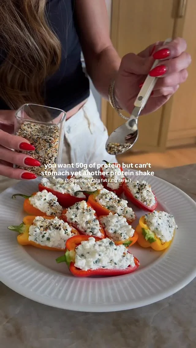@kalejunkie 50G PROTEIN STUFFED MINI BELL PEPPERS 🫑 As I am paying more attention to my protein intake than ever before, THIS lunch/snack is a WINNER and I have it maybe 3-4 times a week! Not only is it easy to make, it is so yummy. The secret is using Good Culture cottage cheese because it is elite IYKYK! I am includinf the macros for this one, if it’s helpful for anyone and if not, just ignore and make it anyway. ⁣
⁣
Macros: 50g protein / 12g fat / 21g carbs⁣
⁣
Makes 1 serving⁣
6-8 mini bell peppers, halved, seeds removed ⁣
1 1/2 cups 2% @good_culture cottage cheese⁣
2 tb freshly grated parmigiano reggiano cheese⁣
1/2 tsp garlic powder⁣
1/4 tsp black pepper ⁣
1/2 lemon, juiced + zested⁣
1/4 cup chives, chopped⁣
1 tb everything seasoning⁣
⁣
Slice peppers half and remove seeds. In a bowl, mix together the cottage cheese, parmigiano reggiano, garlic powder, lemon zest & juice, and chives. Spoon the mixture into each pepper half, top with everything seasoning and enjoy!