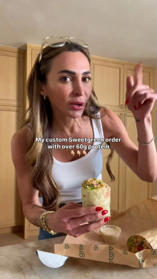 #sweetgreenpartner ICYMI 📣 @sweetgreen just launched WRAPS, made their new olive oil tortillas! This is my custom order with > 60 g protein that you need to SAVE and order immediately—thank me later 😏 

Chicken Jalapeno Ranch Wrap, @kalejunkie custom order!
- no rice, add romaine instead
- double blackened chicken
- no cheddar
- add napa cabbage
- dressing on the side