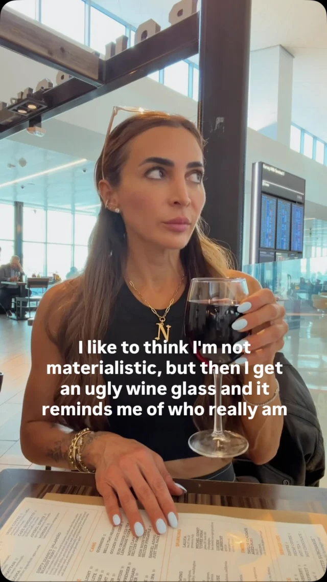 Please tell me I’m not the only one 😜 Wine tastes better in a thin glass, thin stem glass. It’s a fact.