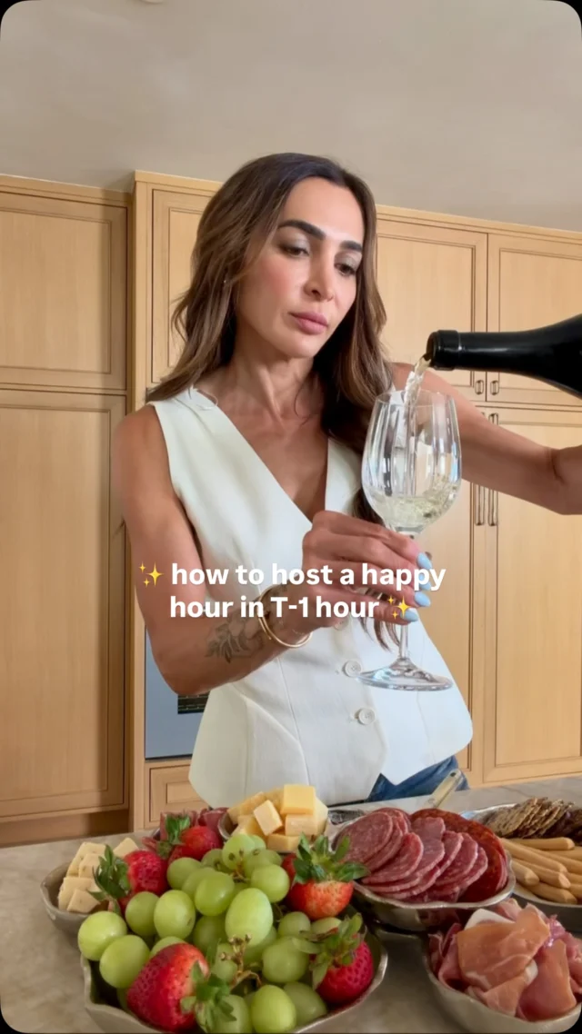 When you need groceries, drinks, and everything in between. And you need it FAST. Check out Go, the new personal shopping genius, on @gopuff. I got all of my favorite items delivered straight to my doorstep in time for happy hour with the gals. CHEERS! #gopuffpartner