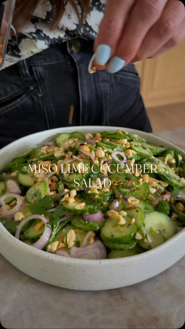 @kalejunkie✨MISO LIME CUCUMBER SALAD, the salad you will not be able to top eating I’m telling you right now! It’s refreshing and the perfect side dish or veggie packed lunch, you get to decide! ⁣For more protein, add some shredded rotisserie chicken or grilled salmon and you are set 🤌🏼
⁣
SAVE this post, SHARE it with friends and FOLLOW me @kalejunkie for easy, delicious recipes!⁣
⁣
Salad:⁣
4-5 persian cucumbers, thinly sliced⁣
2 large shallots, thinly sliced⁣
1/3 cup cilantro, finely chopped ⁣
1/2 cup salted peanuts, chopped ⁣
⁣
Dressing:⁣
2 tb toasted sesame oil⁣
1 tb avocado oil⁣
2 limes, juiced⁣
1 tb freshly grated ginger⁣
1-2 tb maple syrup (depends on sweetness preference)⁣
3 tb white miso paste⁣
Garnish: crushed red pepper flakes⁣
⁣
Slice cucumbers and shallots and add to a large bowl, along with chopped cilantro and peanuts. Next, make the dressing. Whisk dressing ingredients until smooth. Taste and adjust as needed. Pour dressing over the salad and toss to coat well. Garnish with crushed red pepper flakes and enjoy immediately. ⁣
#cucumbersalad #summersalads