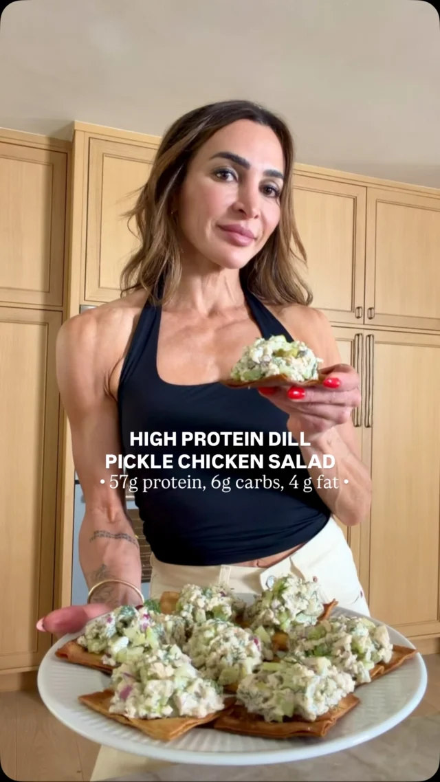@kalejunkie HIGH PROTEIN DILL PICKLE CHICKEN SALAD with homemade low-carb pita chips. This is a 10/10 lunch that you are going to LOVE! The macros: 57g protein, 6g carbs, 4 g fat🙌🏼🙌🏼 You can serve over pita chips, crackers, romaine lettuce or eat it straight from the bowl! ⁣
⁣
Make sure to FOLLOW me @kalejunkie for more easy, protein packed recipes!⁣
⁣
Makes 4 servings⁣
Chicken salad:⁣
1 1/2 lbs shredded white meat chicken⁣
2 ribs celery, diced⁣
1/2 red onion, diced⁣
1 cup dill pickles, diced (I used @grillospickles)⁣
1/4 cup freshly dill, chopped⁣
⁣
Dressing:⁣
1 cup fat free cottage cheese (or @good_culture 2%)⁣
3 tb pickle brine⁣
2 cloves garlic⁣
1 tsp dijon mustard⁣
1 tsp smoked paprika⁣
1 tsp ground black pepper⁣
⁣
Pita chips:⁣
2 large pita breads (I used @cutdacarb)⁣
3 tb olive oil⁣
1 tsp oregano⁣
1 tsp garlic powder⁣
1/2 tsp kosher salt⁣
⁣
First, make the pita chips. Preheat oven to 400. Cut pita into even size pieces and place in a bowl. Mixed together the olive oil and seasonings and pour over the pita. Tossed well. Spread the pieces onto a baking sheet. Bake for 8 to 12 minutes flipping halfway through. Remove from the oven to harden. Next, make the chicken salad. Add all of the salad ingredients to a large bowl and set aside. Finally, make the dressing. Add all of the ingredients to a blender and blend until smooth. Taste and adjust as needed. Pour the dressing over the chicken salad and toss to coat well. Serve over the pita chips or however, you wish and enjoy! #highprotein #proteinrecipes #easyrecipes #macros