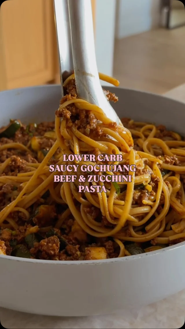 @kalejunkie LOWER CARB SAUCY BEEF & ZUCCHINI GOCHUJANG PASTA ☺️ MACROS: 40g protein • 35g carbs • 12g fat I will tell you right now, this is the best pasta you’ll have this entire year and it’s perfect for weeknights and date nights 🥰 I’m using lower carb fettuccine from @carbe_diem_foods but you can use any pasta you like! The zucchini adds so much flavor and volume to keep you fuller, longer!⁣
⁣
👀 Be sure to FOLLOW ME @kalejunkie to see more delicious recipes just like this!!⁣
⁣
Make 6 servings⁣
⁣
Two zucchinis, chopped⁣
2 tsp cornstarch or tapioca flour + 3tsp water⁣
⁣
Gochujang sauce: ⁣
1 1/4 cups chicken broth ⁣
1/3 cup dark soy sauce (or coconut aminos for gf)⁣
3 tb rice vinegar⁣
1 tb maple syrup⁣
3 tb tomato paste⁣
1 tb freshly grated ginger (I use ginger paste)⁣
1/4 cup gochujang (Korean chili paste)⁣
4 cloves garlic, minced ⁣
⁣
2 lbs lean ground beef (93/7 or 95/5)⁣
6 green onions, finally chopped⁣
12 oz pasta of choice (I’m using @carbe_diem_foods fettuccine)⁣
⁣
Preheat oven to 425F. Cut zucchini into 1 inch pieces and place them on a baking sheet. Spray very lightly with cooking oil of choice, sprinkle salt and pepper and bake for 16 to 17 minutes flipping once halfway. Next, make the cornstarch/tapioca slurry. Whisk together the cornstarch/tapioca and water and then set aside. After that, cook pasta until al dente according to package instructions. Then make the sauce. Add all of the sauce ingredients to a bowl and whisk until smooth. Finally, cook the ground beef. Lightly spray a large nonstick skillet with oil of choice. Add the ground beef. Use a masher to mash the meat into tiny pieces, and once it is cooked 3/4 of the way through, pour the sauce in, stirring until all the meat is coated. Add in the cornstarch/tapioca slurry, continuing to mix for another minute. Add in the green onions, roasted zucchini, and cooked pasta. Mix everything until coated completely. Serve with more green onions on top and optional sesame seeds. ENJOY! #easyrecipes #highproteinrecipes #quickdinners⁣ #lowcarb #lowcarbdinner