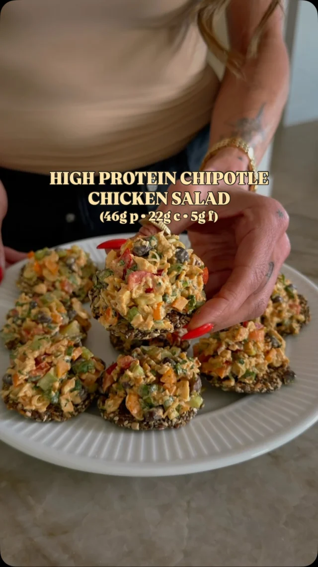 Be sure to FOLLOW me @kalejunkie for more high protein recipes like this! My new CHIPOTLE CHICKEN SALAD has got to be my best chicken salad version yet!!! I can’t wait for you to make it! It’s healthy, packed with protein and fiber, and perfect for your meal prep! Eat it straight from the bowl or with my most favorite low carb @ellasflats crackers made with SEEDS (1 net carb per serving)! ⁣
⁣
Macros: 46g protein • 22g carb • 5g fat • 7g fiber ☺️ ⁣
⁣
Comment LINK and I’ll DM you the link to these crackers they are amazing!⁣
⁣
Makes 4 servings ⁣
Chipotle Dressing:⁣
1 cup cottage cheese (fat free preferably)⁣
2 chipotle peppers (in adobo)⁣
2 tb adobo sauce (from the can)⁣
2 limes, juiced ⁣
3 cloves garlic ⁣
1/2 tsp smoked paprika⁣
1/2 tsp kosher salt⁣
1/2 tsp black pepper ⁣
1/4 cup water, to thin if needed⁣
⁣
For the salad:⁣
3 cups cooked chicken breast, finely chopped (or rotisserie chicken)⁣
1 can black beans, rinsed and drained⁣
1 red bell pepper, finely diced⁣
1 orange bell pepper, finely diced ⁣
3 ribs celery, chopped⁣
4 green onions, sliced⁣
1/4 cup cilantro⁣, finely chopped
⁣
First, prepare the dressing. Add all of the ingredients to a blender except the water and blend until smooth. If it’s too thick, add the water and blend again. Once desired consistency is reached, set aside. Next, make the salad. Chop all the chicken and veggies and add everything to a large bowl. Pour the dressing on top, toss and enjoy. Store this in a covered container in the refrigerator for up to five days. ⁣
#highproteinrecipes #mealprep #mealpreplunch