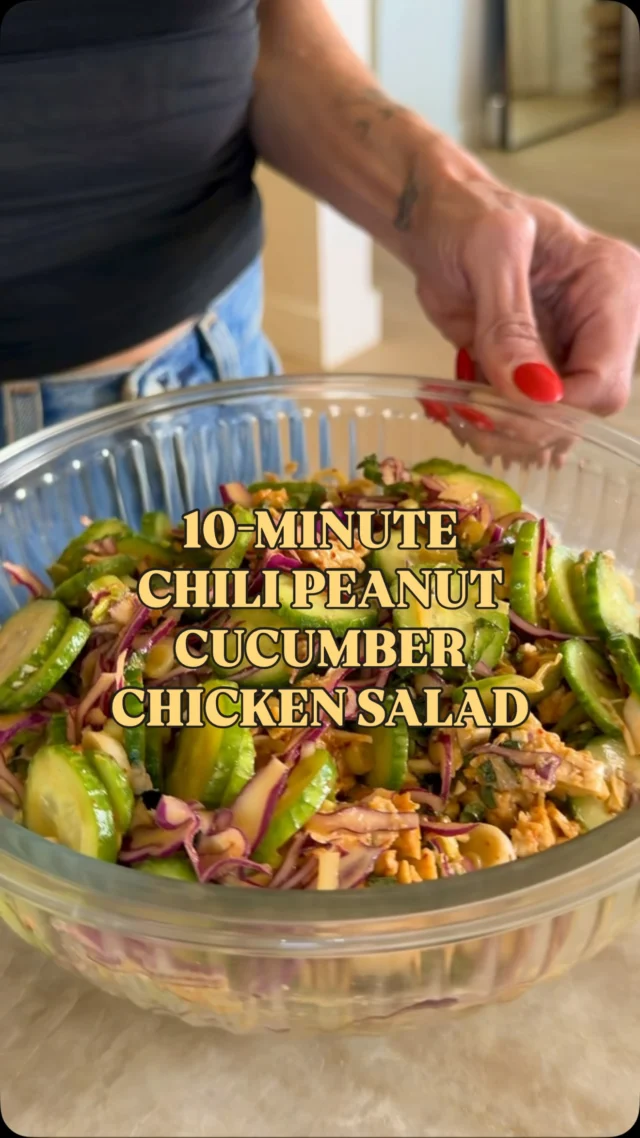 @kalejunkie 🥒 10-MINUTE CHILI PEANUT CUCUMBER CHICKEN SALAD because when the craving strikes, it strikes, and this one HITS the spot!!!! If you make one thing from me this week, let it be this!⁣ It’s a 10/10! 
⁣
👉🏼 FOLLOW me @kalejunkie for more easy, delicious recipes just like this!⁣
⁣
Makes 4 servings ⁣
2 1/2 cups shredded chicken breast⁣
4 persian cucumbers, thinly sliced⁣
4-5 green onions, thinly sliced ⁣
1/2 cup fresh mint, chopped⁣
1 cup red cabbage, thinly sliced⁣
⁣
1/3 cup low sodium soy sauce⁣
2 limes, juiced⁣
3 tb rice vinegar ⁣
2 tb chili oil crunch (mine is from Trader Joe’s)⁣
3 tb creamy peanut butter⁣
2 tb maple syrup ⁣
3 cloves garlic, minced⁣
⁣
Chop all of your vegetables and add them to a large bowl, along with the chicken. Then, make the dressing. Add all of the dressing ingredients to a bowl and whisk until there are no clumps. Pour the dressing over the salad, toss well, and serve. Hope you love this as much as I do!⁣
#cucumbersalad #saladrecipes #summersalads