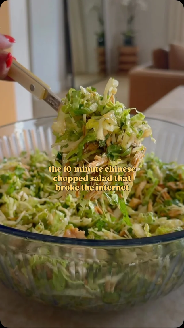 With over 25 million views across platforms, my 10-MINUTE CHINESE CHICKEN CHOPPED SALAD is one of my most popular recipes of 2026! 👉🏼Be sure to FOLLOW me @kalejunkie for more easy, time saving recipes like this! 

Makes 4 servings
6 cups romaine lettuce, very thinly sliced 
2 cups green cabbage, very thinly sliced 
1 bunch green onion, very thinly sliced 
1 cup edamame
1/3 cups cilantro, finely chopped 
2 1/2 cups shredded rotisserie chicken 
1 tb toasted sesame seeds

Dressing:
1 tb avocado oil
1 tb toasted sesame oil
1/4 cup dark soy sauce (or low sodium soy sauce)
1 tb maple syrup 
3 tb rice vinegar
1 tb grated ginger paste
1 lime, juiced

Chop all of your vegetables and add to a large bowl. Next, make the dressing. At all of the dressing ingredients to a bowl and whisk until combined. Pour over the top, toss to coat well and enjoy. 

#viralrecipes #summersalads #healthysalads #healthyrecipes #proteinrecipes