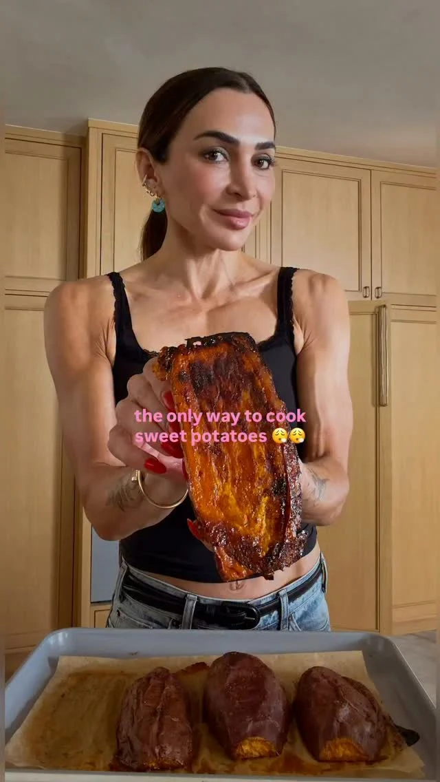 @kalejunkie how to make PERFECT CARAMELIZED SWEET POTATOES every single time. I’m sharing a little tutorial for you bc sweet pots are my most fav carb source and I eat them several times a week. This method produces a soft center with a crispy bottom and edges!

Be sure to FOLLOW me @kalejunkie for more easy recipes and tips!

Instructions: preheat oven to 375F. Cut your sweet potatoes in half and place them in a bowl. Toss with olive oil, paprika, garlic powder, salt & pepper. Be sure to coat them well. Line a baking sheet with parchment paper. Place the sweet potatoes flesh side down. Bake for exactly one hour. Remove from oven but DO NOT TOUCH for 10 minutes. Use a spatula to lift and enjoy!

#sweetpotatoes #foodtutorials