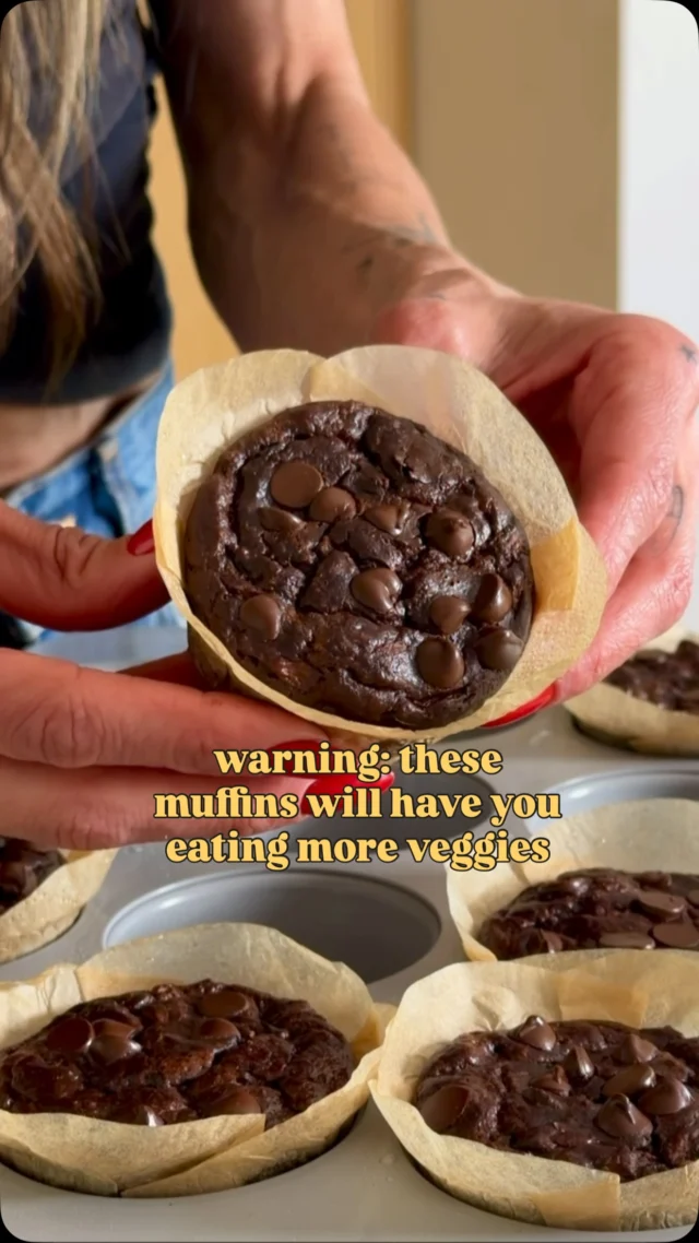 @kalejunkie FLOURLESS CHOCOLATE ZUCCHINI MUFFINS, a new easy recipe that satisfies any sweet tooth and gets you eating your veggies, giving you the most bang for your buck 😏. I love love love when zucchini is in season and will find a way to roast it on its own or add it to my baked goods. I promise you can’t taste it in the muffins, but the byproduct is a perfectly MOIST and fluffy muffin. I love grabbing one of these before a workout for a boost of energy and my kids love these for breakfast (only because they have no idea there is zucchini in there!). ⁣
⁣
FOLLOW me @kalejunkie for more easy, delicious, free recipes just like this and tag me when you make them—I love seeing your creations and reposting when I can :)⁣
⁣
Makes 9 large or 12 standard size muffins⁣
1 medium zucchini, grated and pressed dry⁣
1 large ripe banana, mashed into a paste⁣
1/2 cup almond butter or nut butter of choice⁣
1 large egg⁣
2 tablespoons maple syrup⁣
2 tablespoons ground flax seed⁣
1/4 cup cocoa powder 
2 teaspoons vanilla extract⁣
3/4 tsp baking soda⁣
3/4 cup chocolate chips⁣
⁣
Preheat your oven to 375F. Line your muffin tin with liners—either 9 or 12, depending on how large you’d like your muffins. Grate the zucchini and press the moisture out using a paper towel and set aside. Next, mash the banana into a paste. I like doing this on a plate vs in a bowl because it’s easier (life hack!). Transfer the mashed banana to a large bowl and add the almond butter, egg, maple syrup, ground flax seed, vanilla, and baking soda. Mix until smooth then add in the zucchini and most of the chocolate chips (reserving some for the top later). Mix the batter well then divide it between the muffin liners (9 or 12). Top with remaining chocolate chips. Bake for 28-30 minutes for larger muffins or 25-28 minutes for the standard muffins. They are done with a toothpick comes out clean. Remove from oven and allow to cool before eating. ENJOY! These will stay fresh in the fridge for up to 1 week or in the freezer for up to 3 months. ⁣#zucchini #zucchinirecipes #zucchinimuffins